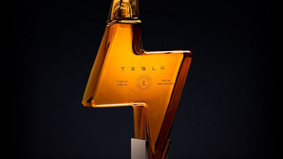 Tesla comienza a vender tequila premium y acaba con el stock en horas